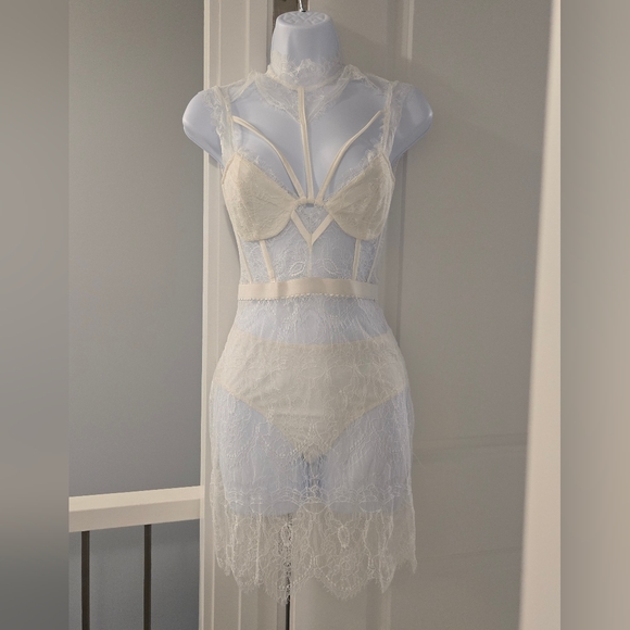 Fashion Nova Without A Trace Lace Dress - White. Size S. - Picture 4 of 14